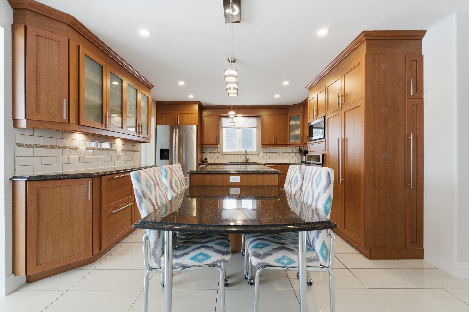 









537Z


Rg de la Rivière S.

,
Saint-Lin/Laurentides,




QC
J5M2A1

