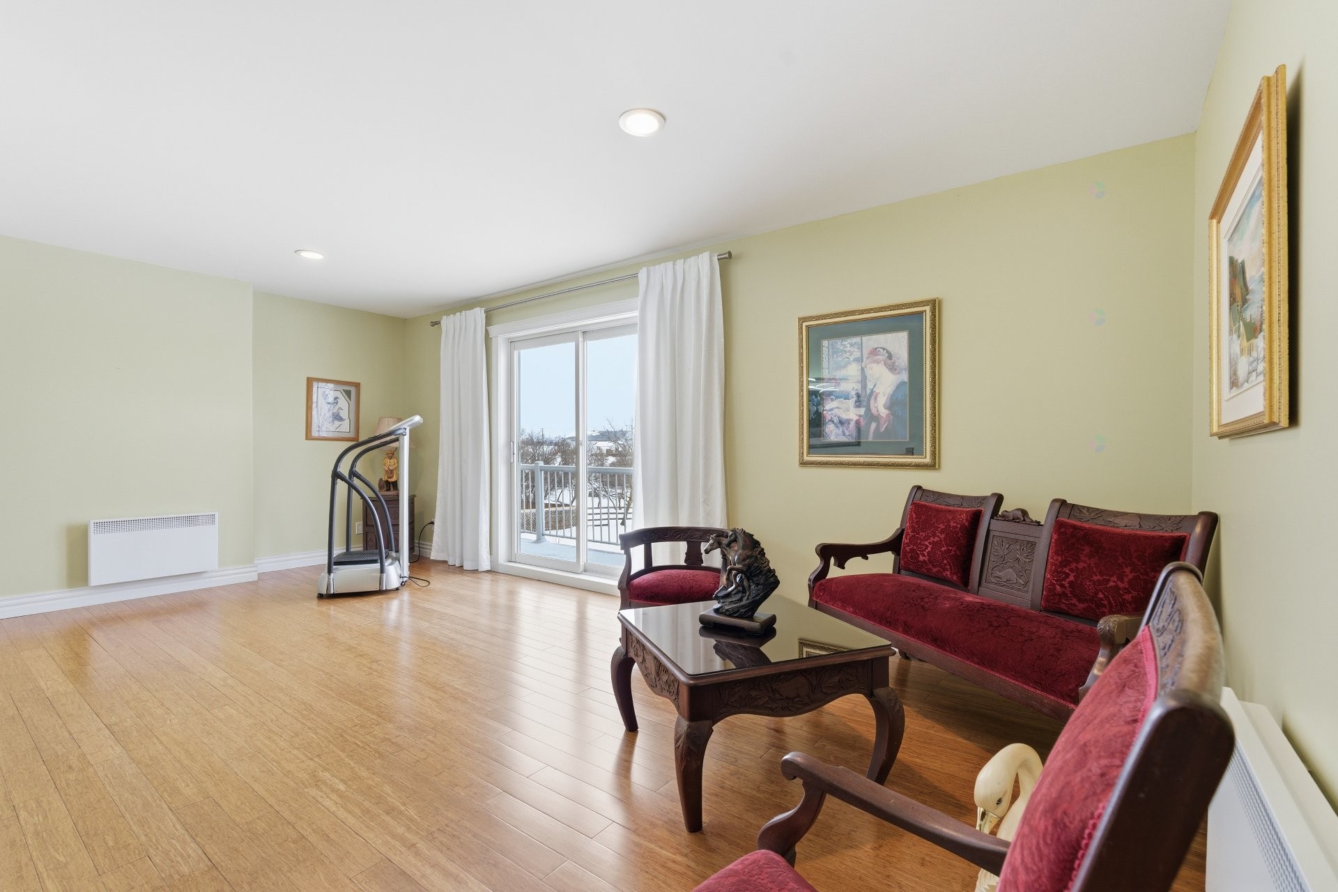 









537Z


Rg de la Rivière S.

,
Saint-Lin/Laurentides,




QC
J5M2A1

