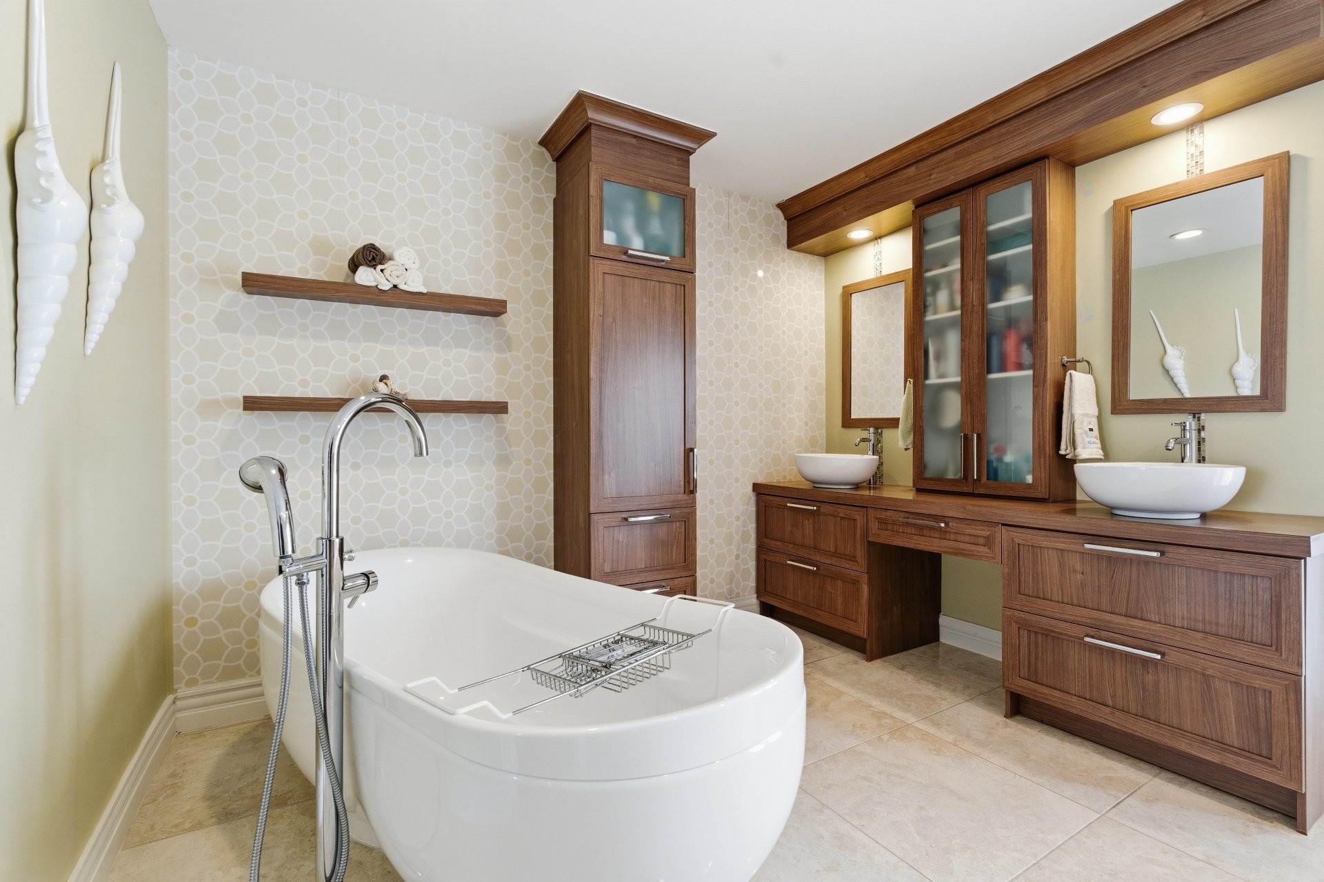 









537Z


Rg de la Rivière S.

,
Saint-Lin/Laurentides,




QC
J5M2A1

