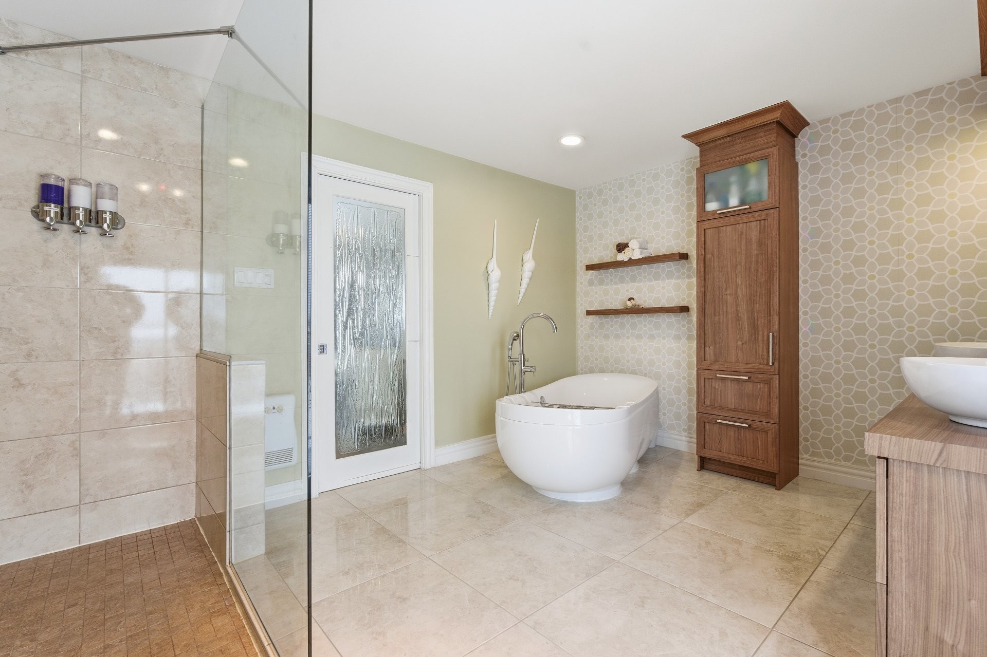 









537Z


Rg de la Rivière S.

,
Saint-Lin/Laurentides,




QC
J5M2A1

