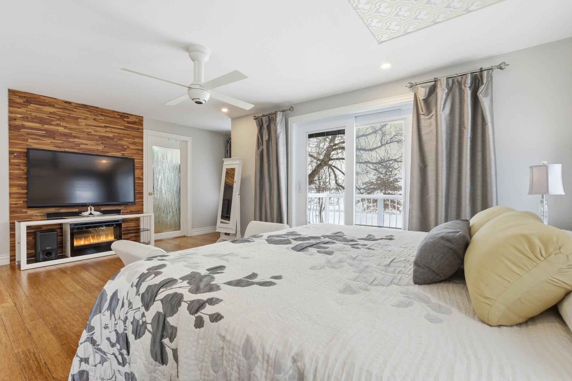 









537Z


Rg de la Rivière S.

,
Saint-Lin/Laurentides,




QC
J5M2A1

