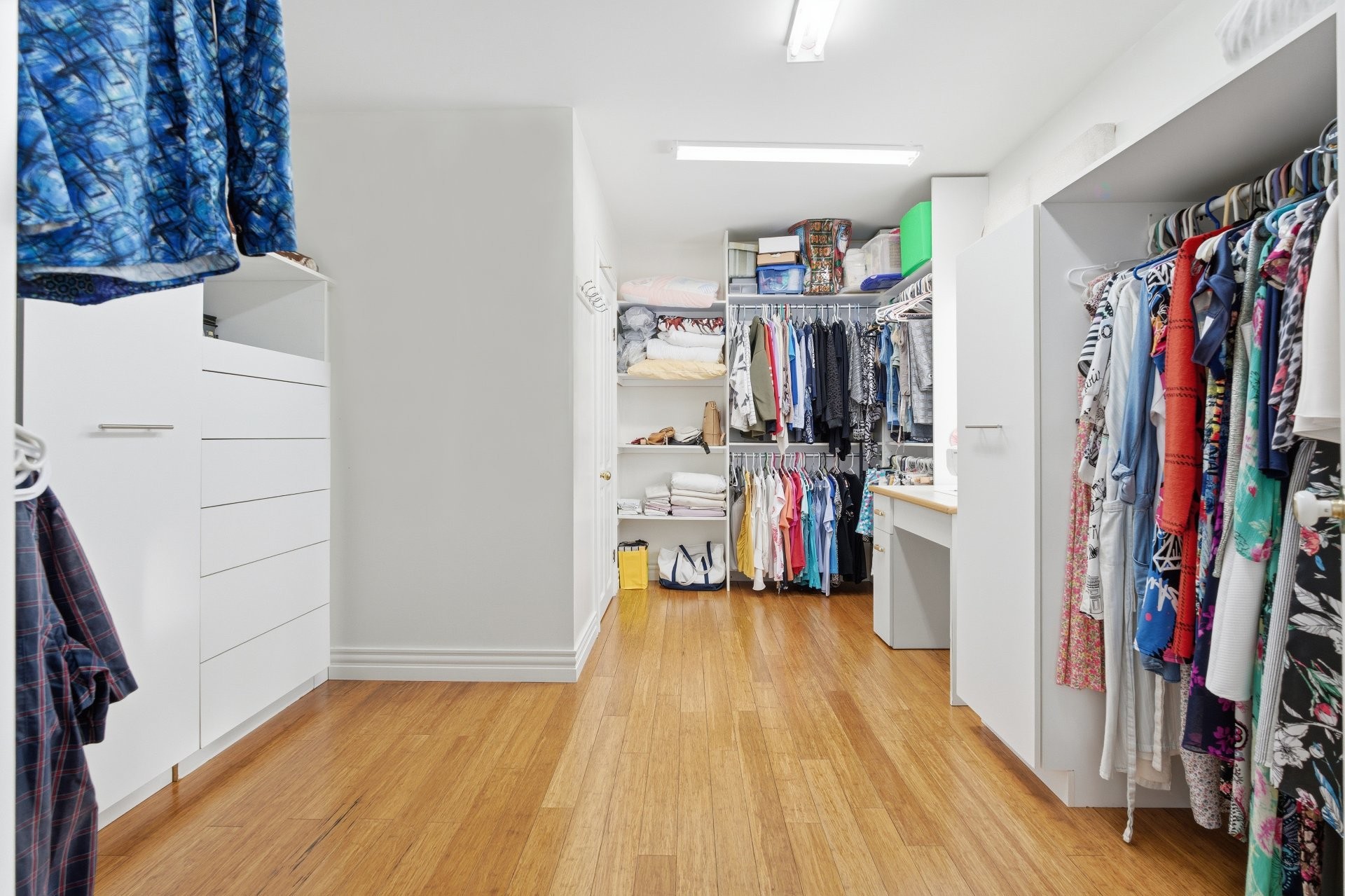 









537Z


Rg de la Rivière S.

,
Saint-Lin/Laurentides,




QC
J5M2A1

