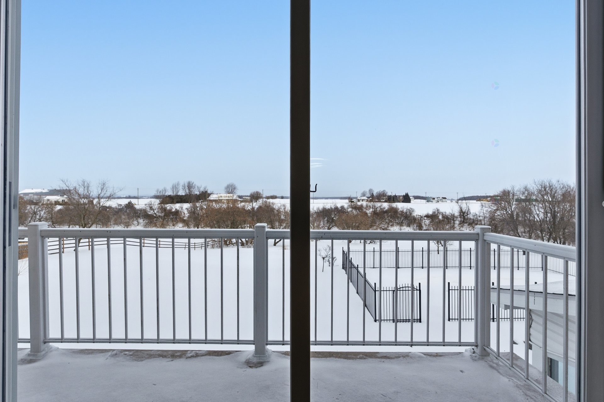 









537Z


Rg de la Rivière S.

,
Saint-Lin/Laurentides,




QC
J5M2A1

