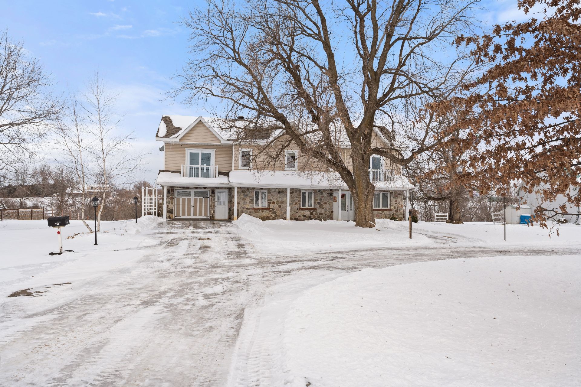 









537Z


Rg de la Rivière S.

,
Saint-Lin/Laurentides,




QC
J5M2A1

