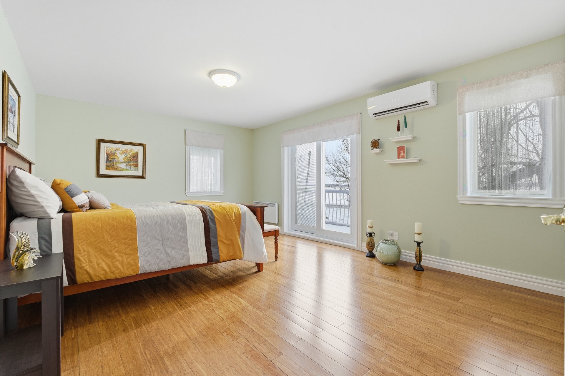 









537Z


Rg de la Rivière S.

,
Saint-Lin/Laurentides,




QC
J5M2A1

