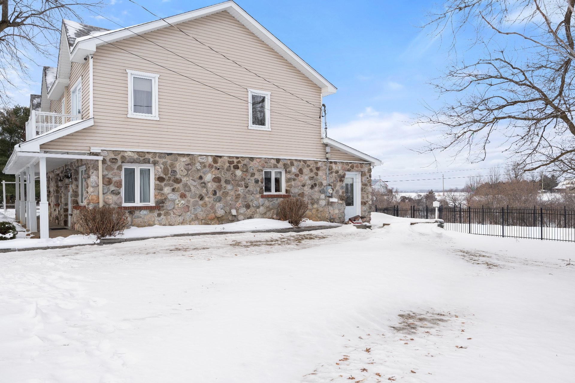 









537Z


Rg de la Rivière S.

,
Saint-Lin/Laurentides,




QC
J5M2A1

