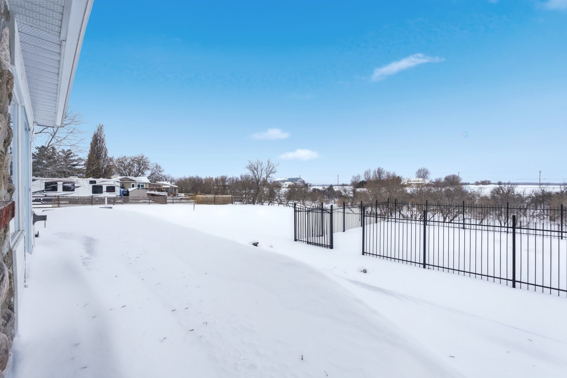 









537Z


Rg de la Rivière S.

,
Saint-Lin/Laurentides,




QC
J5M2A1

