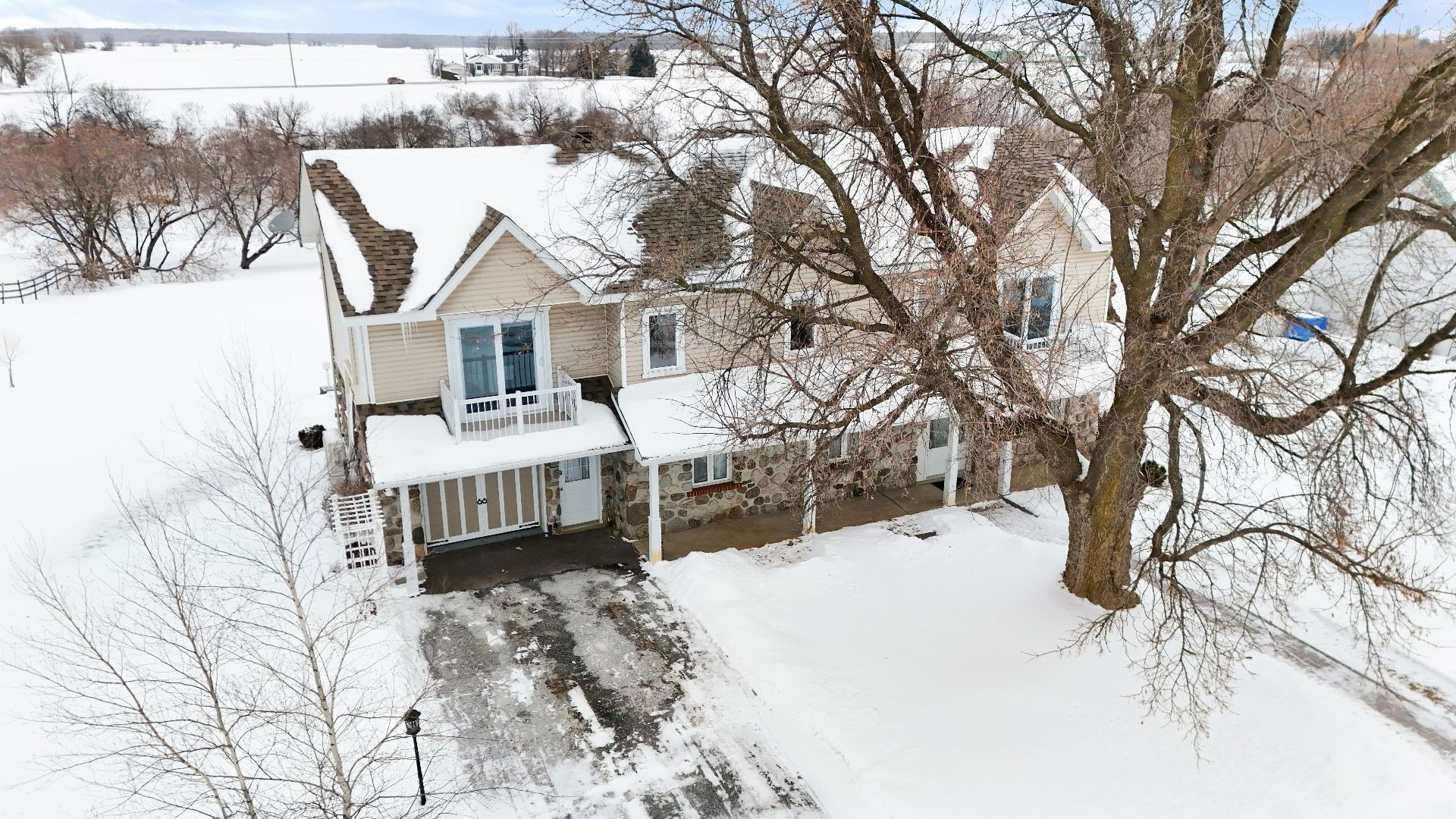 









537Z


Rg de la Rivière S.

,
Saint-Lin/Laurentides,




QC
J5M2A1

