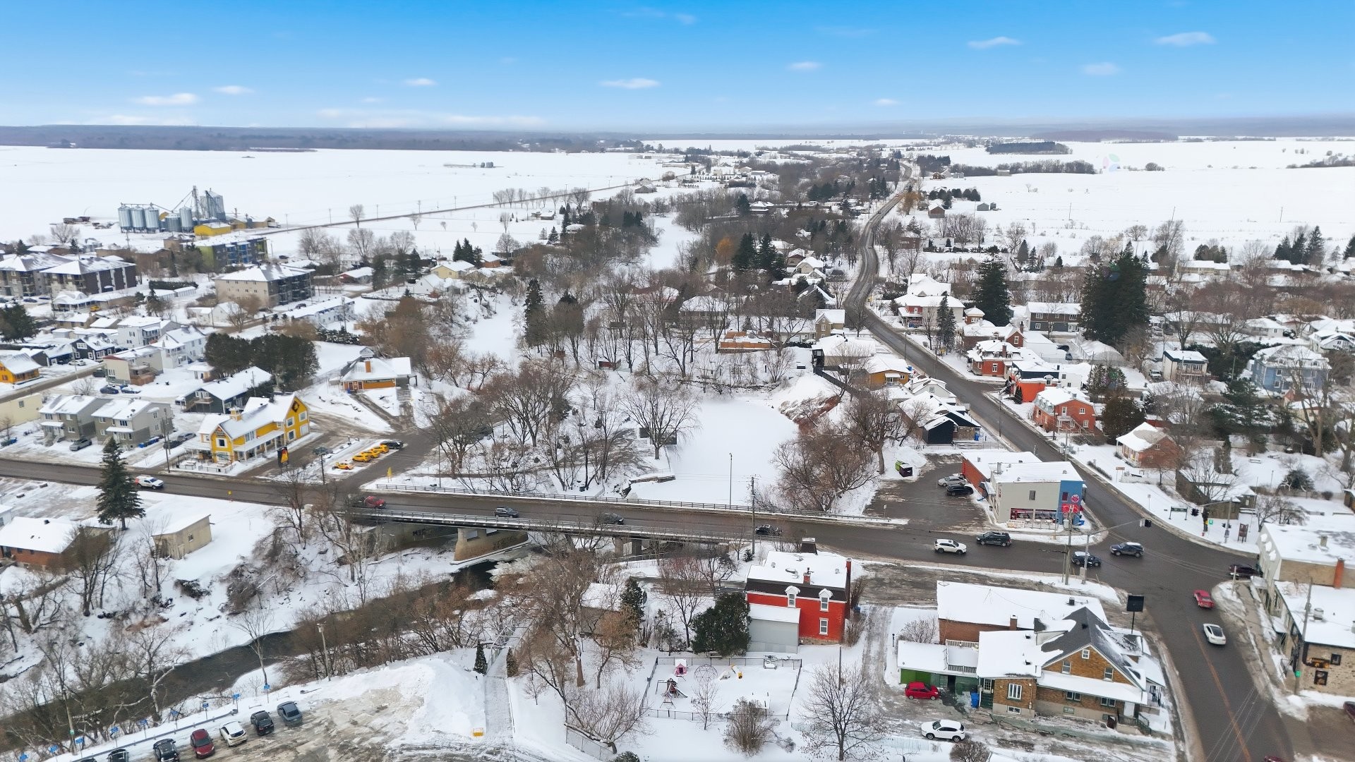 









537Z


Rg de la Rivière S.

,
Saint-Lin/Laurentides,




QC
J5M2A1

