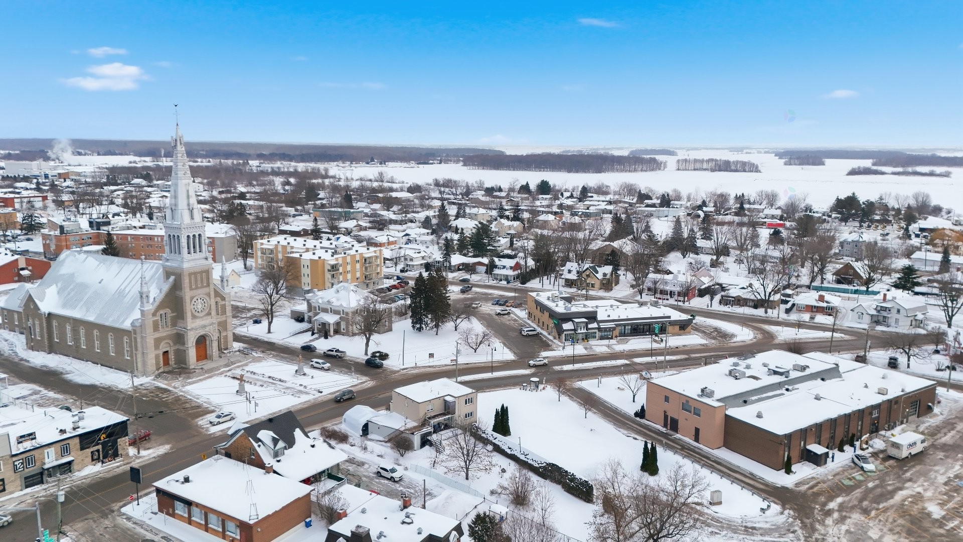 









537Z


Rg de la Rivière S.

,
Saint-Lin/Laurentides,




QC
J5M2A1

