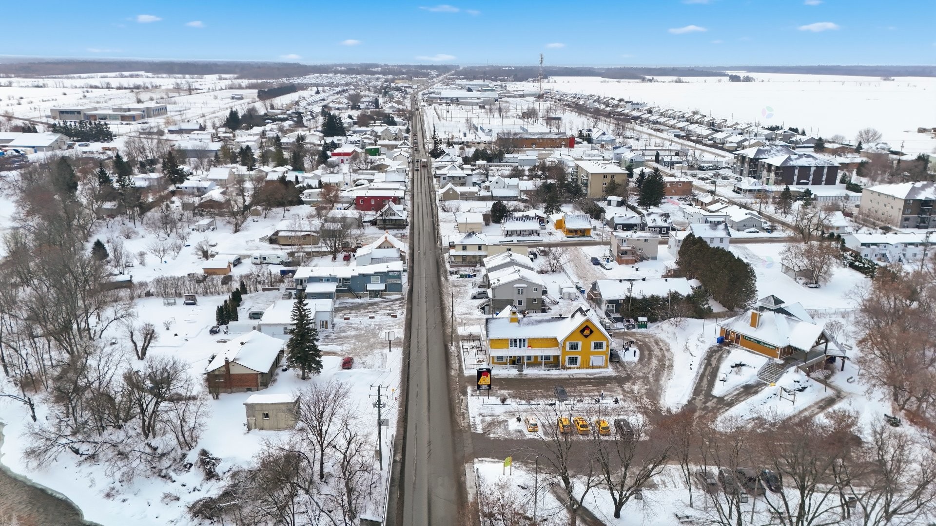 









537Z


Rg de la Rivière S.

,
Saint-Lin/Laurentides,




QC
J5M2A1

