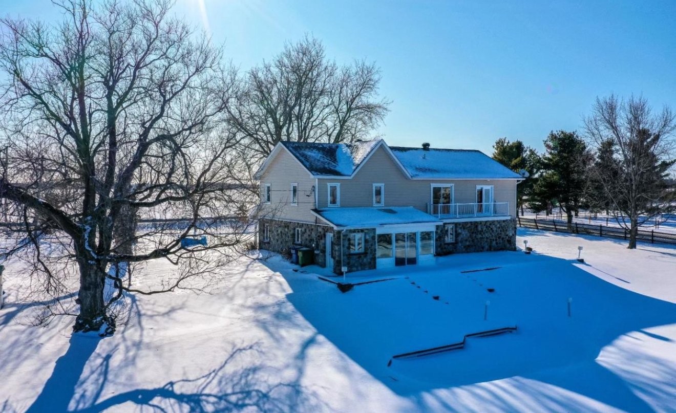 









537Z


Rg de la Rivière S.

,
Saint-Lin/Laurentides,




QC
J5M2A1

