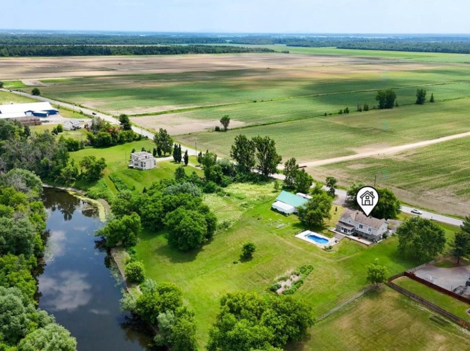 









537Z


Rg de la Rivière S.

,
Saint-Lin/Laurentides,




QC
J5M2A1

