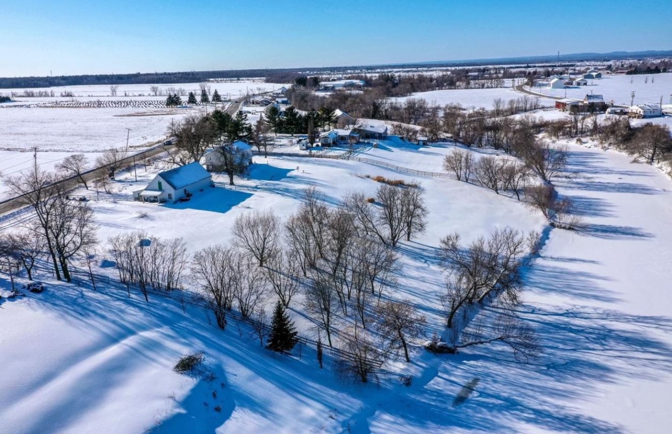 









537Z


Rg de la Rivière S.

,
Saint-Lin/Laurentides,




QC
J5M2A1

