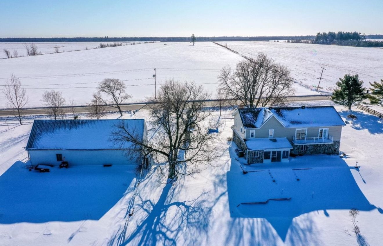 









537Z


Rg de la Rivière S.

,
Saint-Lin/Laurentides,




QC
J5M2A1

