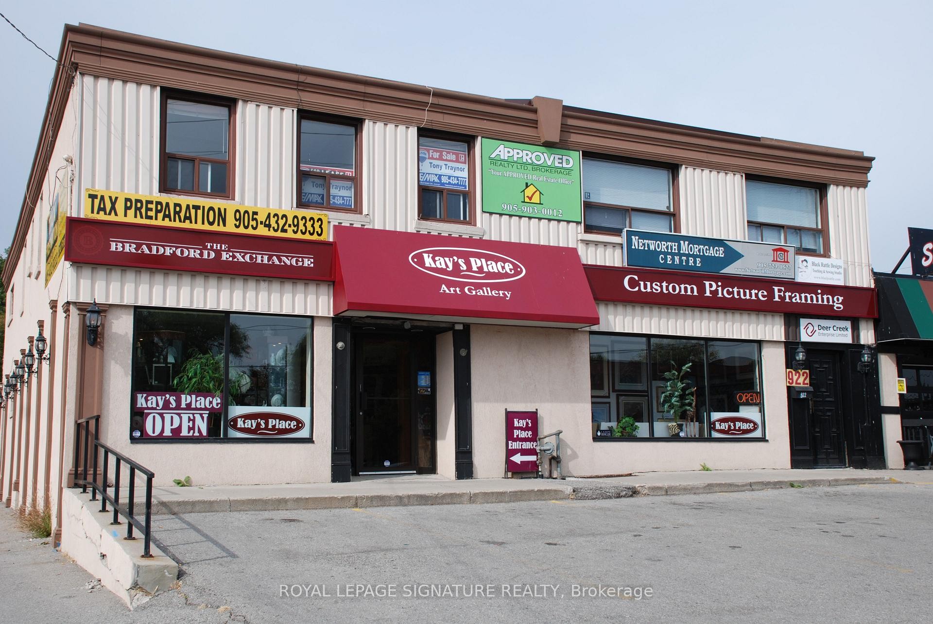









922


Simcoe

Street North,
Oshawa,




ON
L1G 4W2

