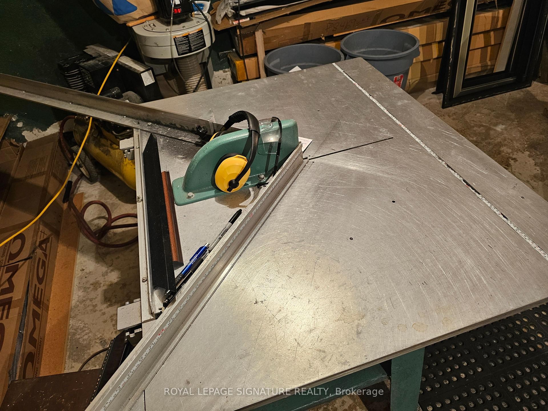 









922


Simcoe

Street North,
Oshawa,




ON
L1G 4W2

