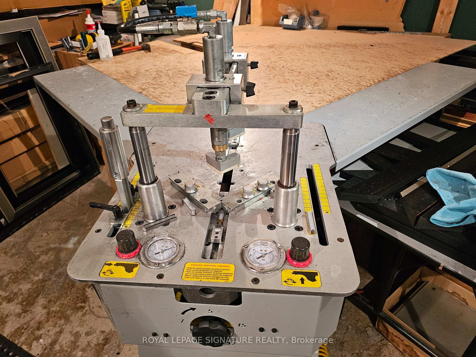 









922


Simcoe

Street North,
Oshawa,




ON
L1G 4W2

