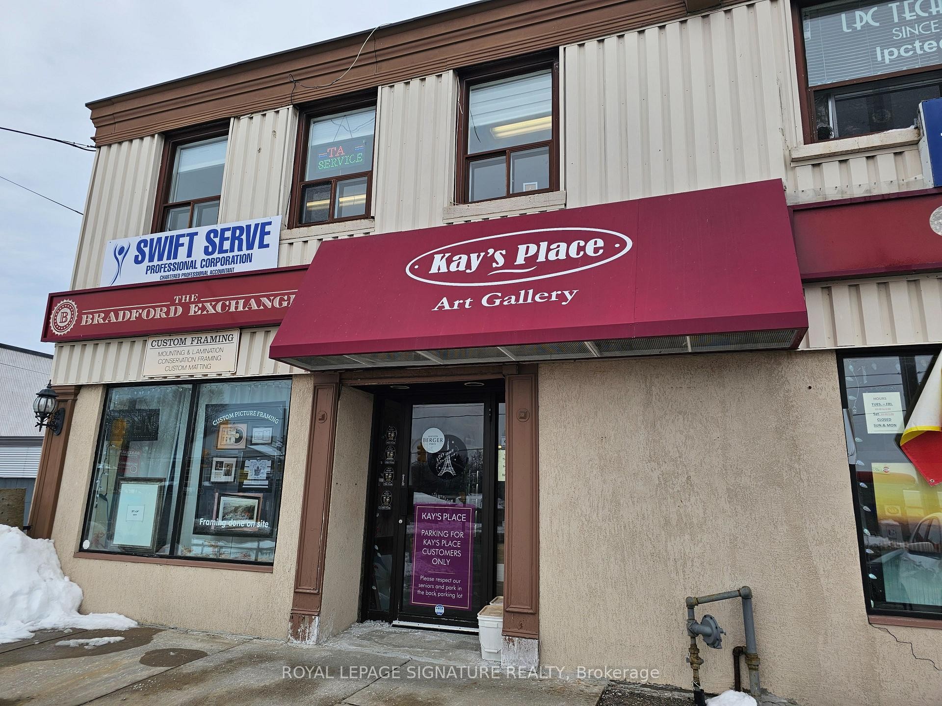 









922


Simcoe

Street North,
Oshawa,




ON
L1G 4W2


