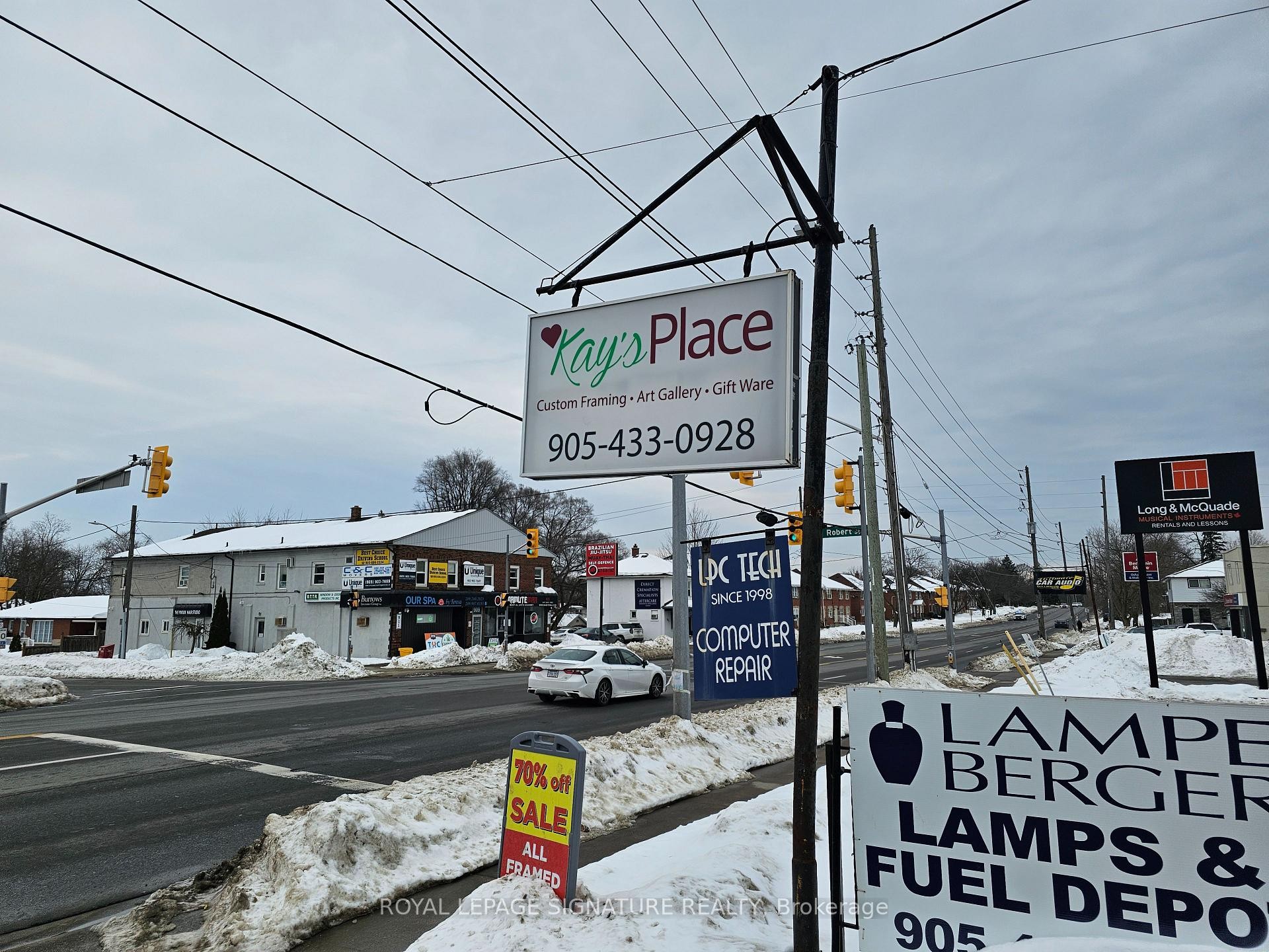 









922


Simcoe

Street North,
Oshawa,




ON
L1G 4W2

