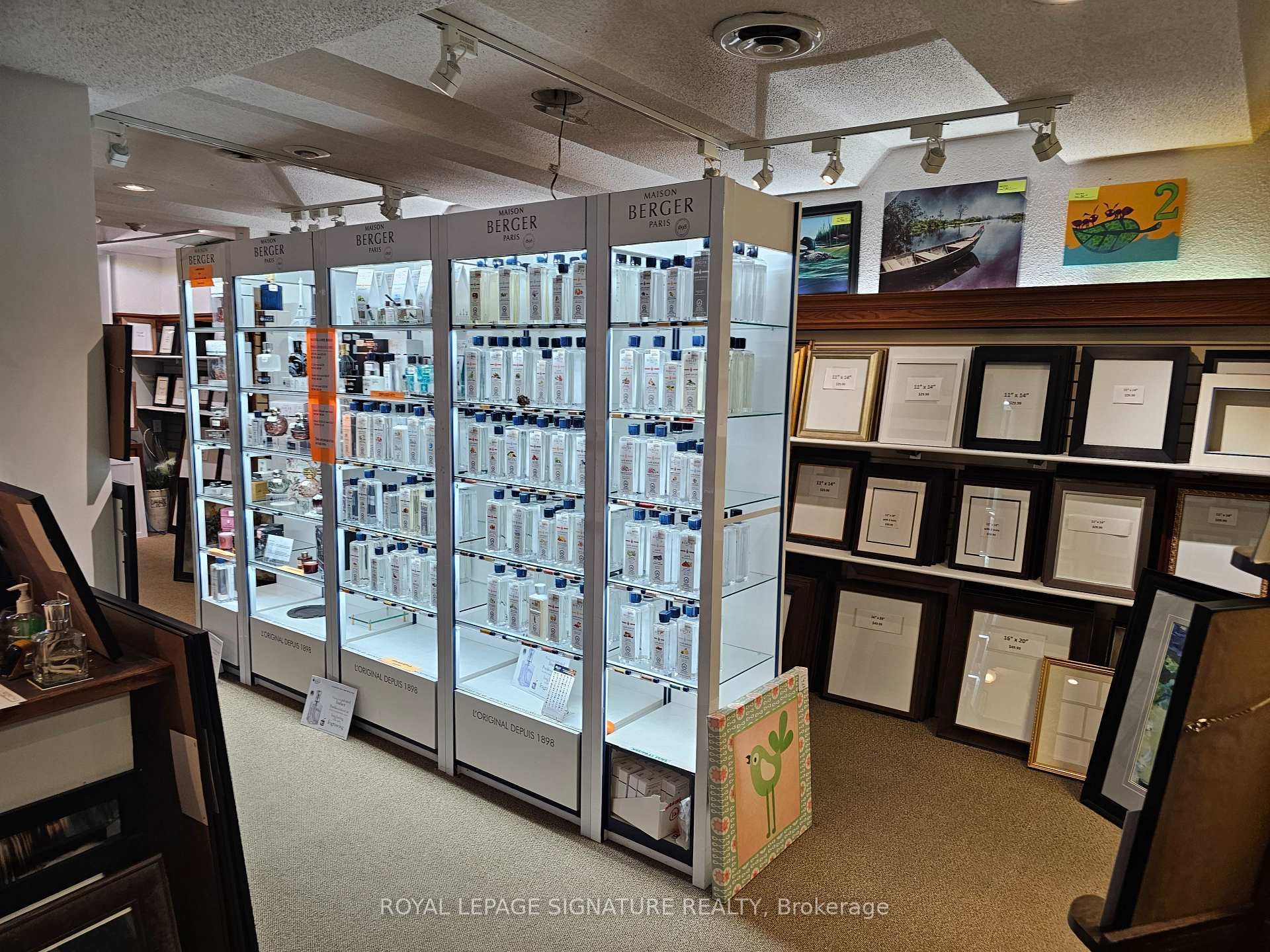 









922


Simcoe

Street North,
Oshawa,




ON
L1G 4W2

