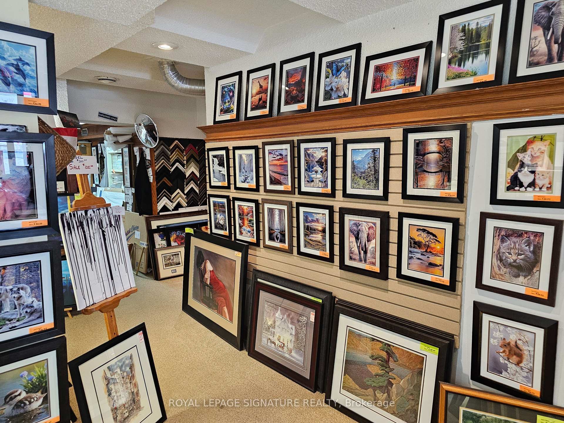 









922


Simcoe

Street North,
Oshawa,




ON
L1G 4W2

