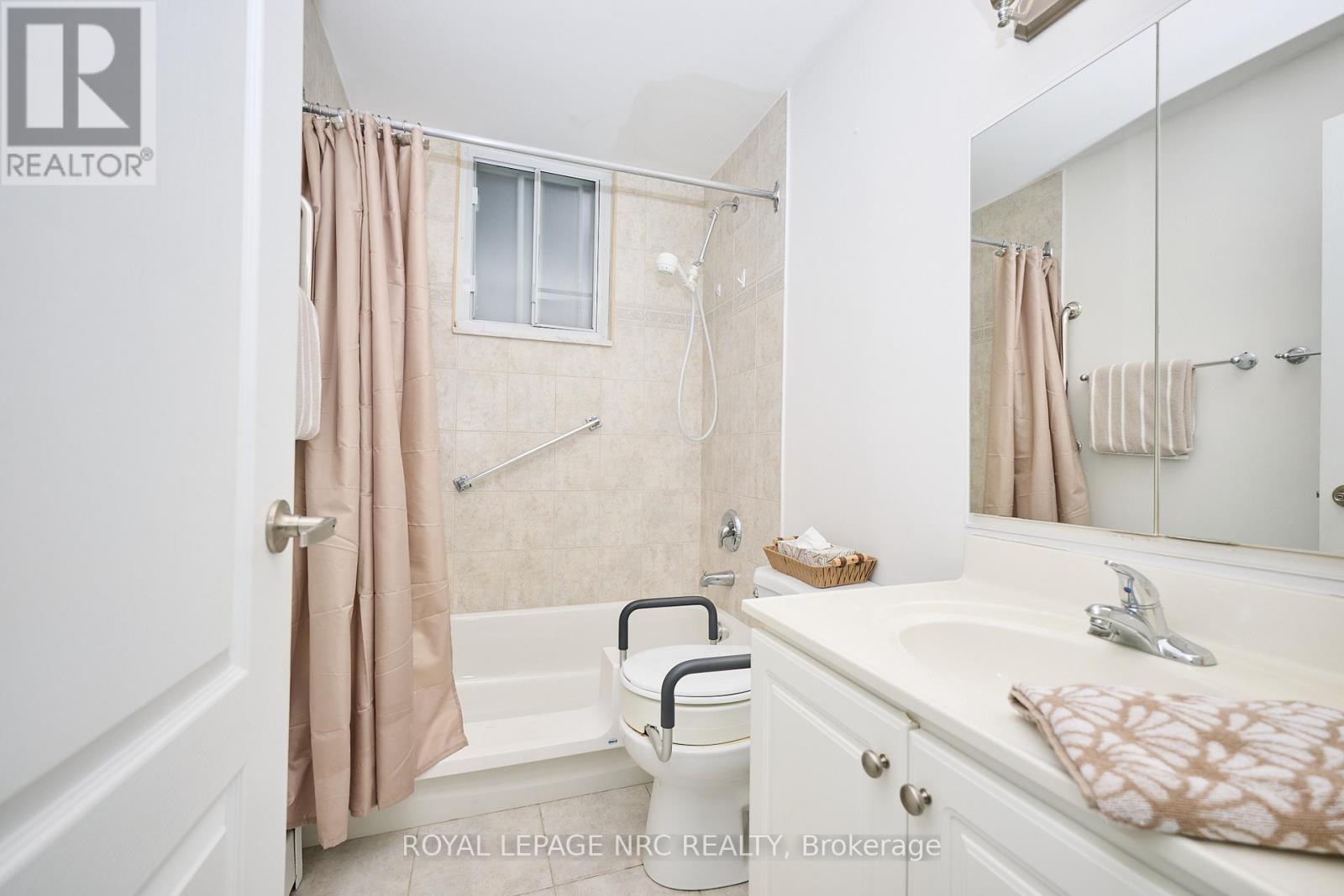 












101 - 6390 HUGGINS STREET

,
Niagara Falls (Stamford),




Ontario
L2J1H1

