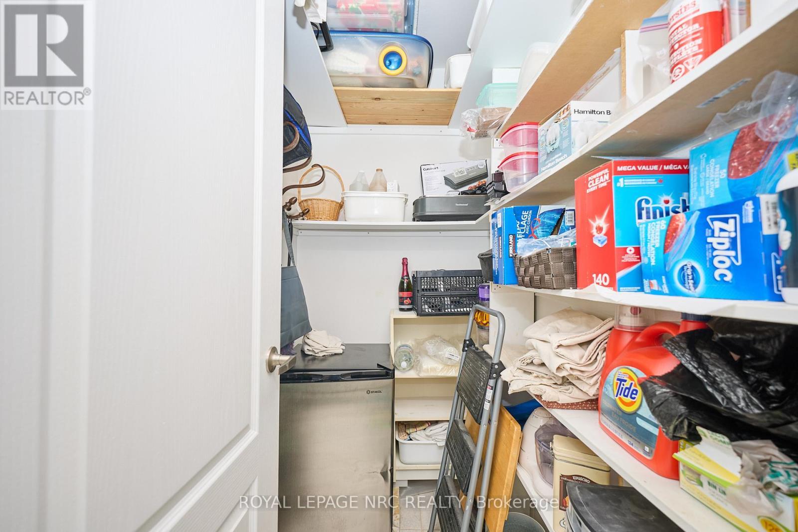 












101 - 6390 HUGGINS STREET

,
Niagara Falls (Stamford),




Ontario
L2J1H1

