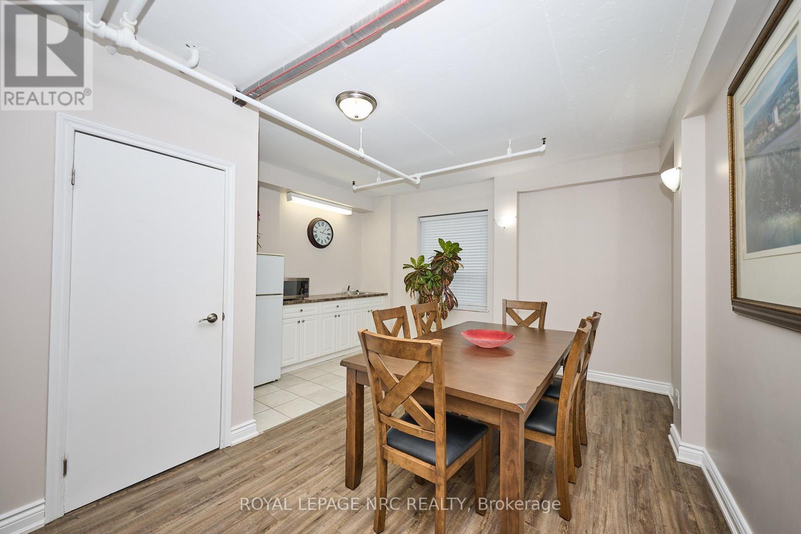 












101 - 6390 HUGGINS STREET

,
Niagara Falls (Stamford),




Ontario
L2J1H1

