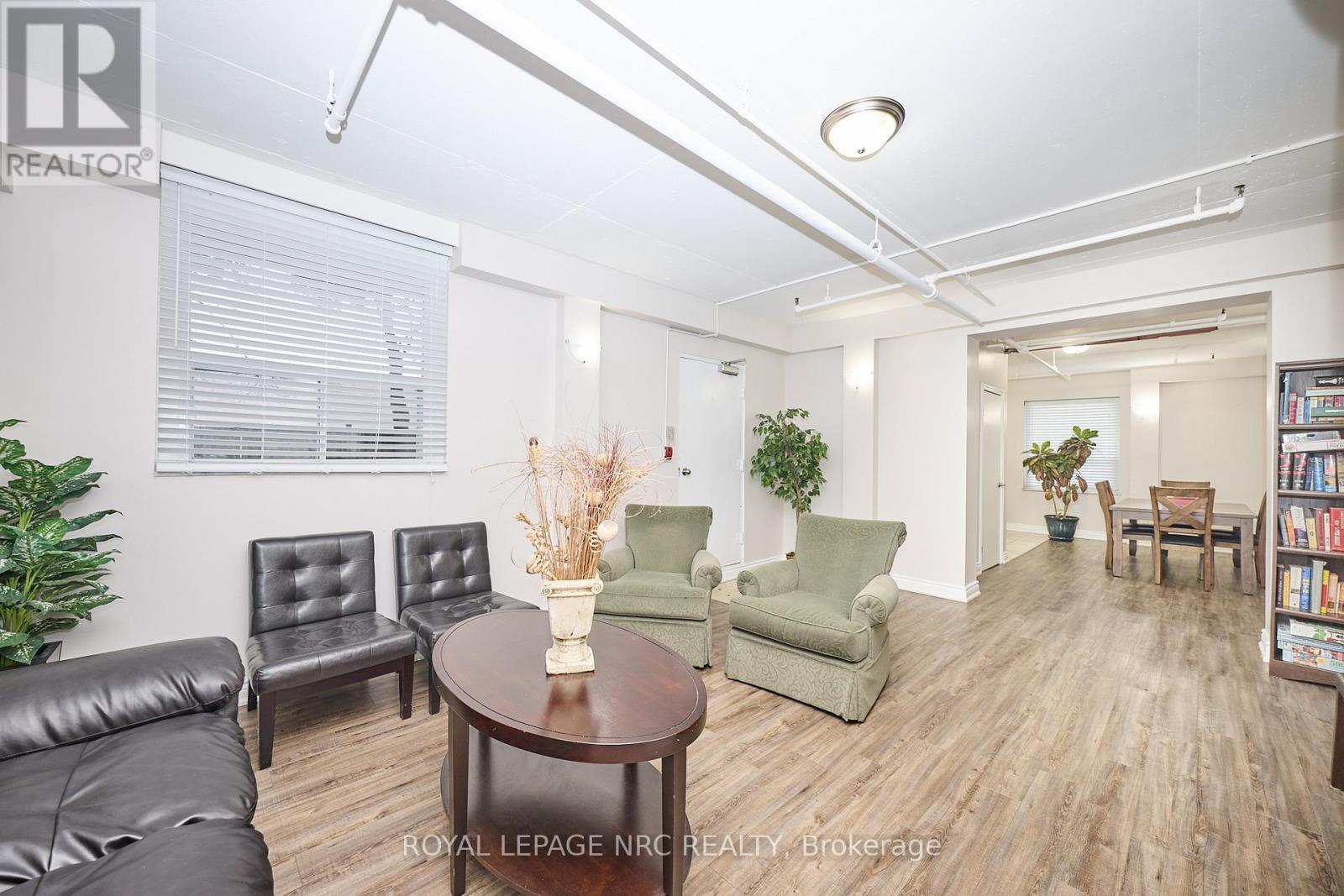 












101 - 6390 HUGGINS STREET

,
Niagara Falls (Stamford),




Ontario
L2J1H1

