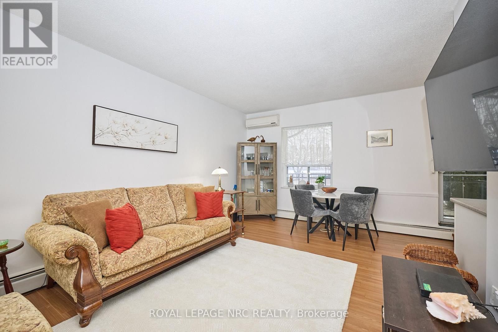 












101 - 6390 HUGGINS STREET

,
Niagara Falls (Stamford),




Ontario
L2J1H1

