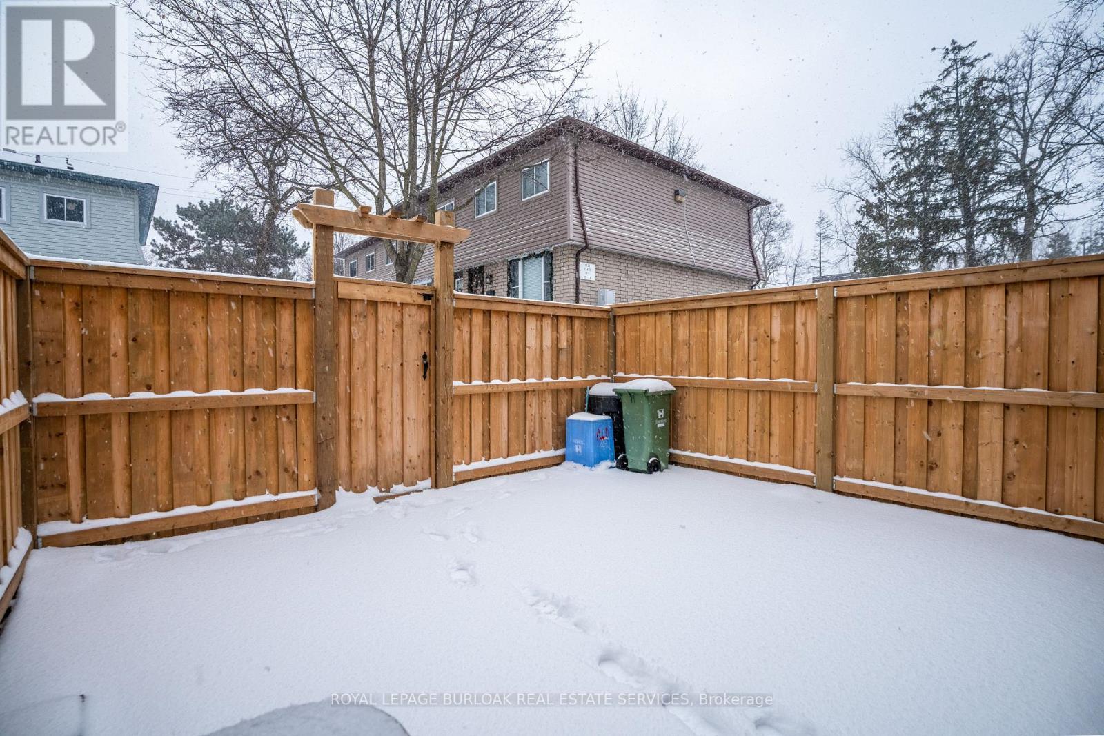 












16 - 117 BONAVENTURE DRIVE

,
Hamilton,




Ontario
L9C4P8

