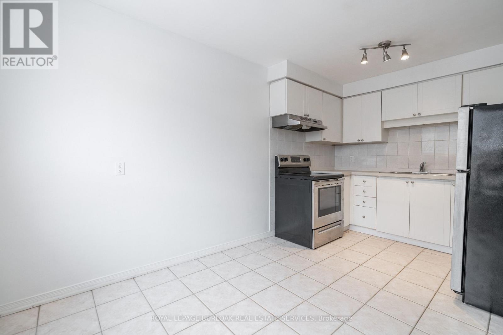 












16 - 117 BONAVENTURE DRIVE

,
Hamilton,




Ontario
L9C4P8

