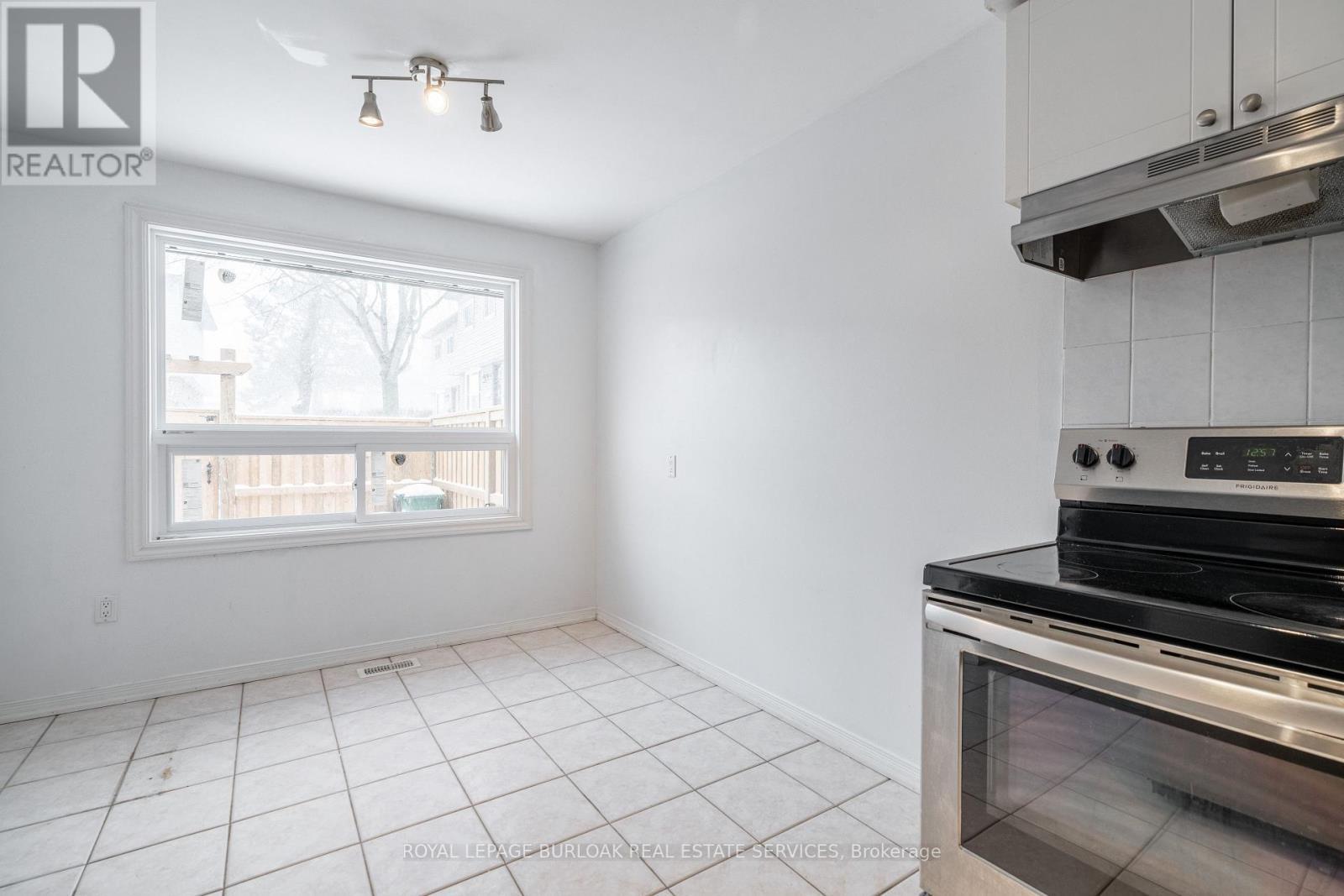 












16 - 117 BONAVENTURE DRIVE

,
Hamilton,




Ontario
L9C4P8

