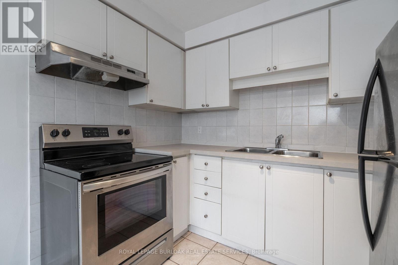 












16 - 117 BONAVENTURE DRIVE

,
Hamilton,




Ontario
L9C4P8

