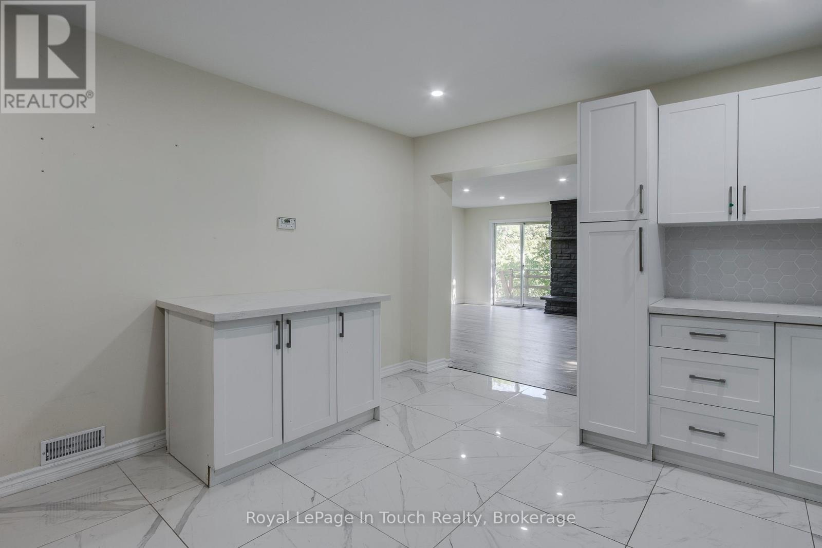 












63 FIFTH STREET E

,
Midland,




Ontario
L4R3V4

