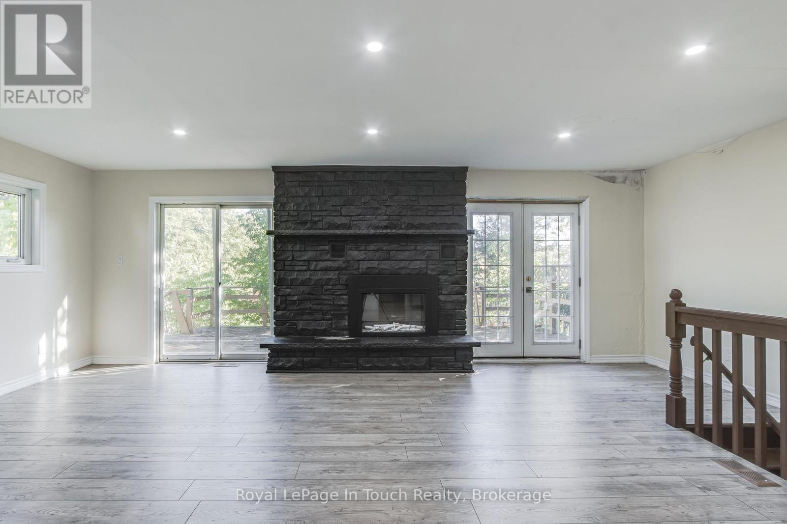 












63 FIFTH STREET E

,
Midland,




Ontario
L4R3V4

