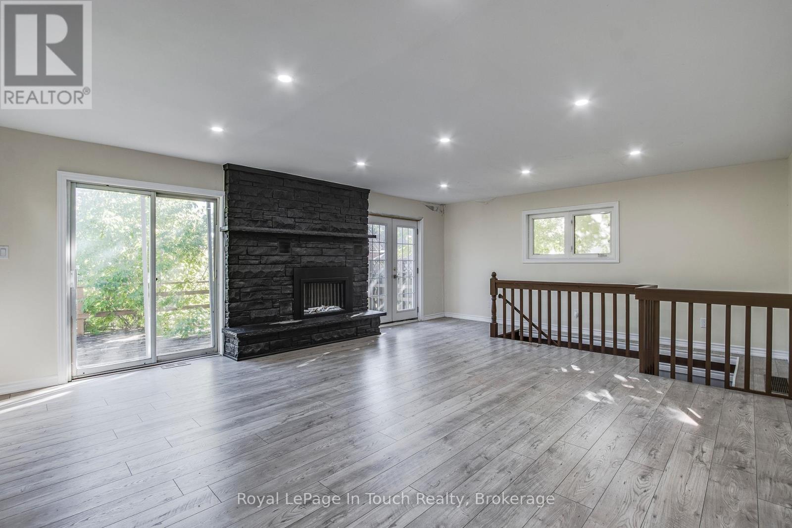 












63 FIFTH STREET E

,
Midland,




Ontario
L4R3V4

