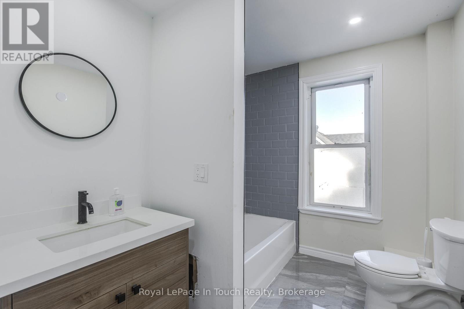 












63 FIFTH STREET E

,
Midland,




Ontario
L4R3V4

