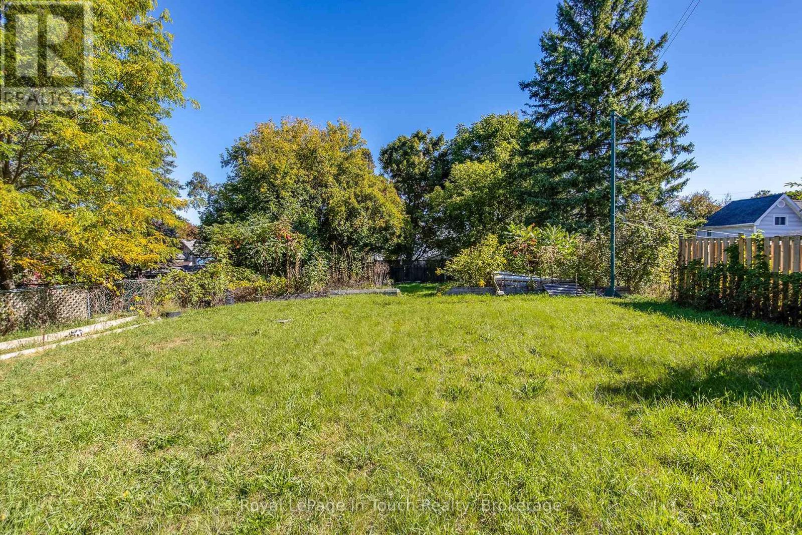 












63 FIFTH STREET E

,
Midland,




Ontario
L4R3V4

