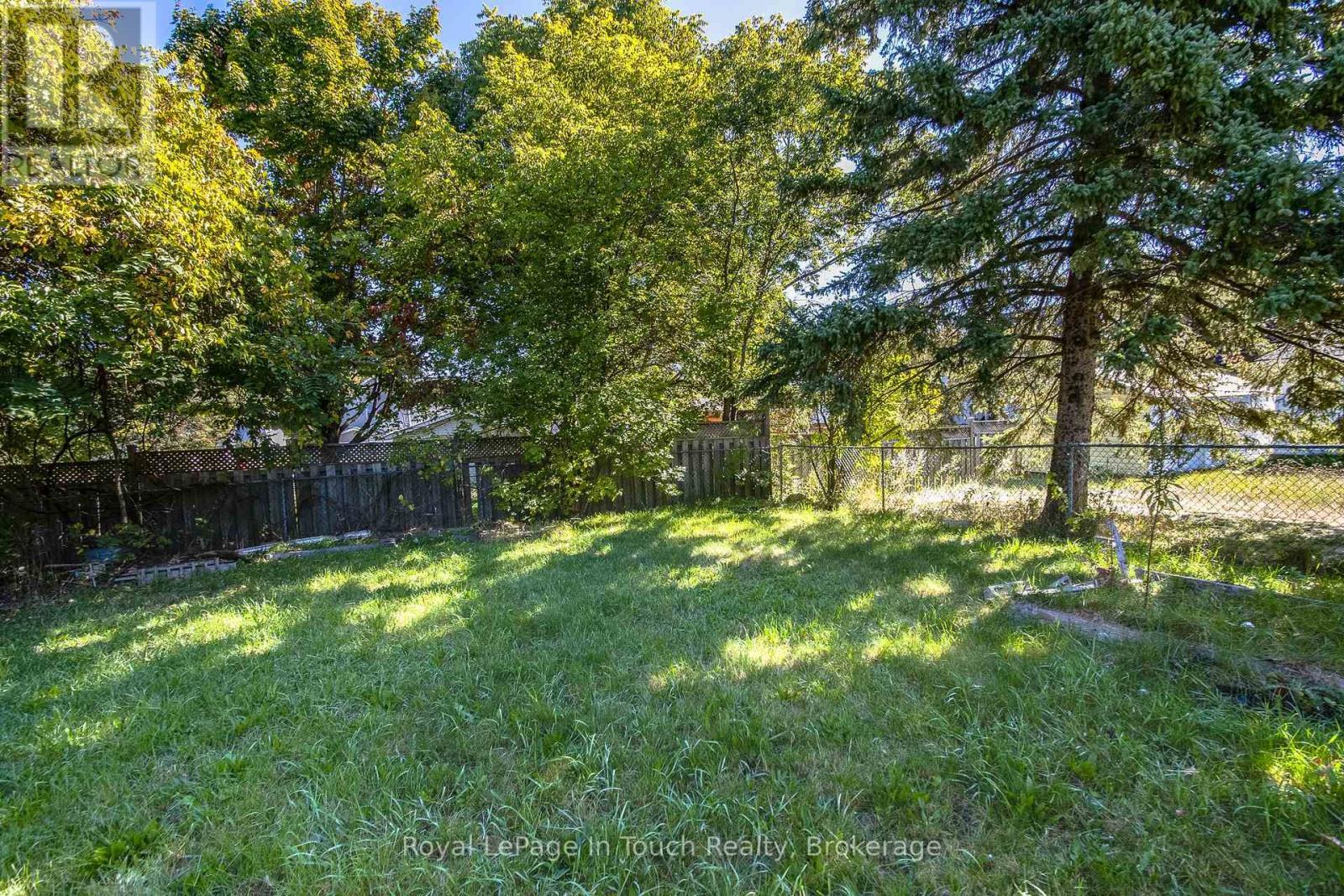 












63 FIFTH STREET E

,
Midland,




Ontario
L4R3V4

