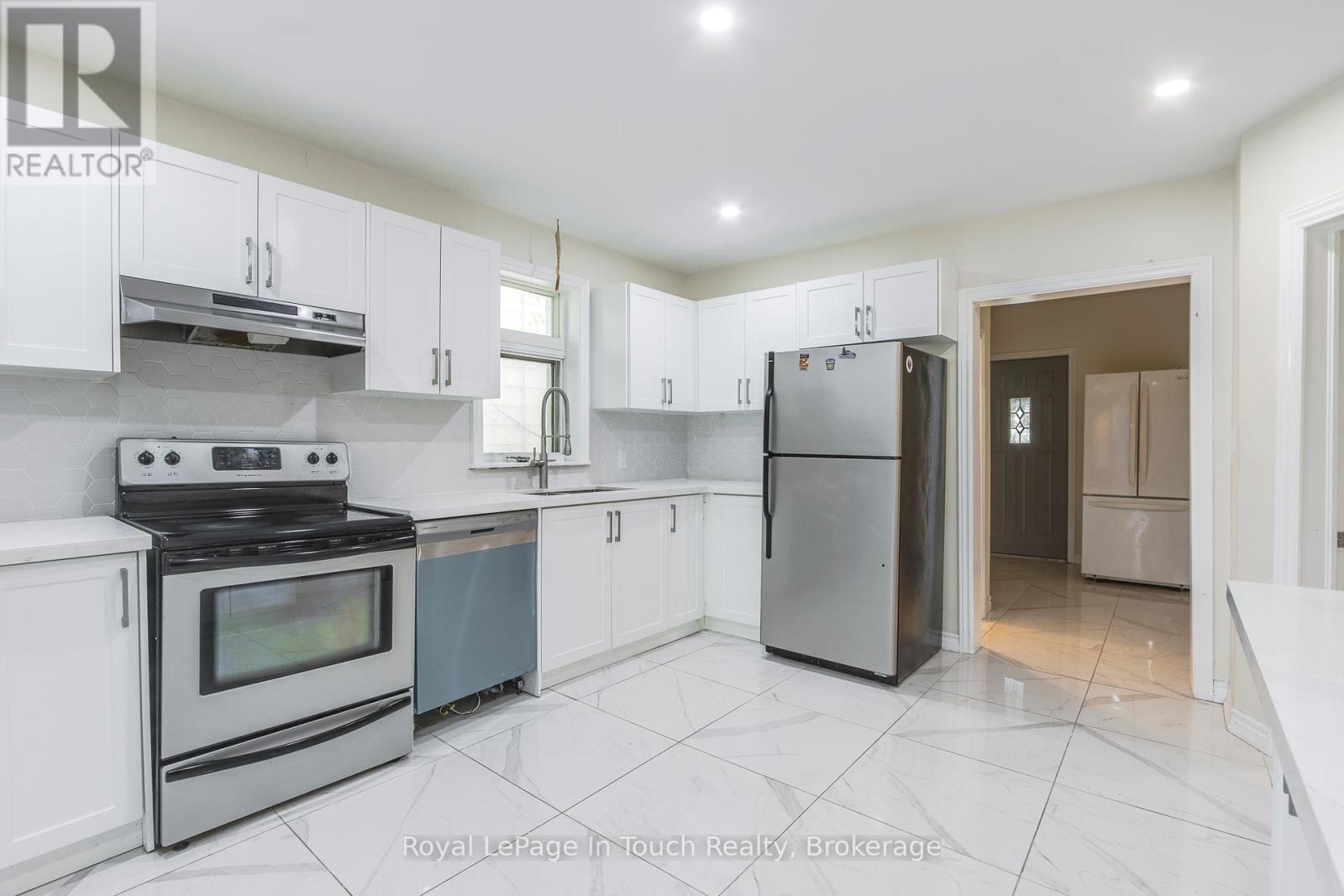 












63 FIFTH STREET E

,
Midland,




Ontario
L4R3V4

