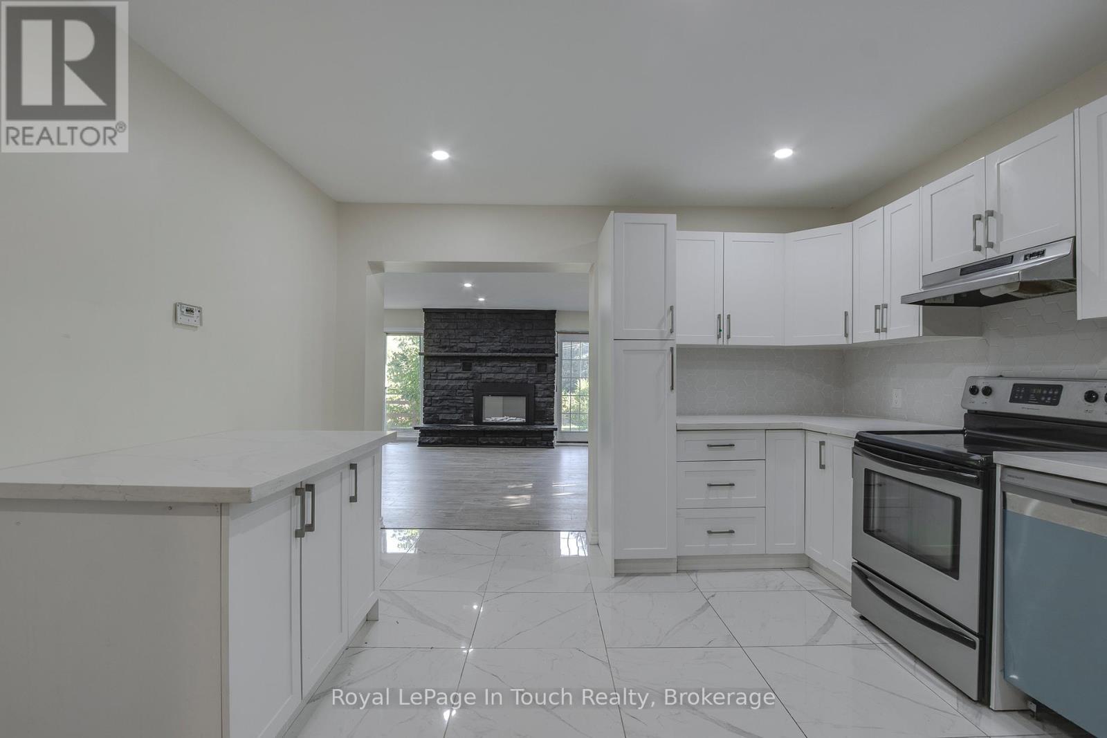 












63 FIFTH STREET E

,
Midland,




Ontario
L4R3V4

