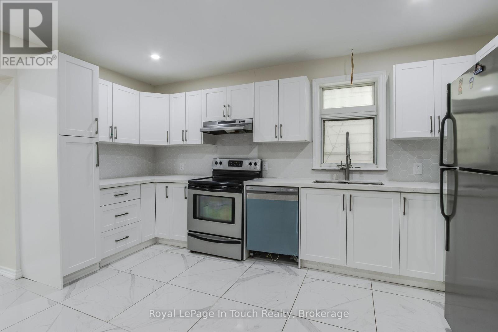 












63 FIFTH STREET E

,
Midland,




Ontario
L4R3V4

