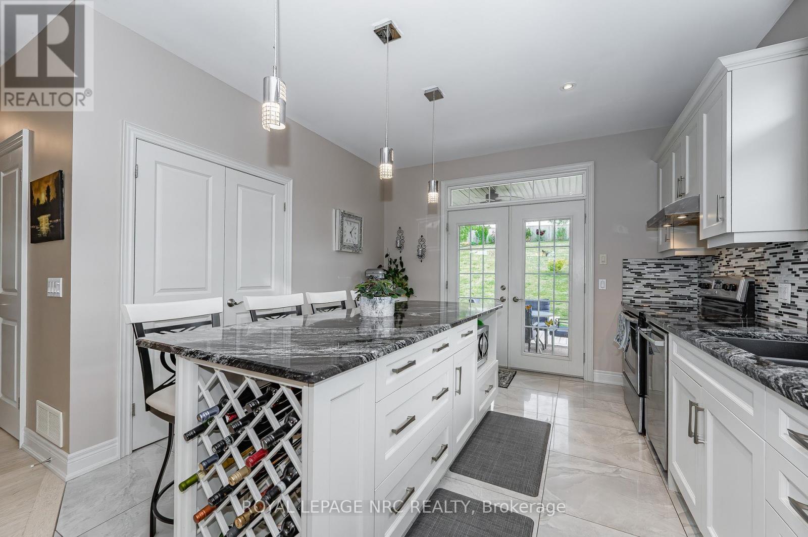 












3985 LOWER COACH ROAD

,
Fort Erie (Stevensville),




Ontario
L0S1S0

