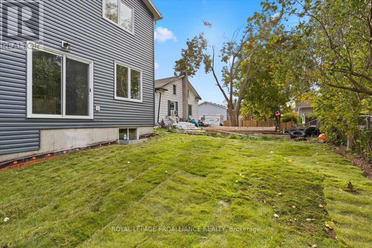 












293 CHURCH STREET

,
Greater Napanee (Greater Napanee),




Ontario
K7R1C5

