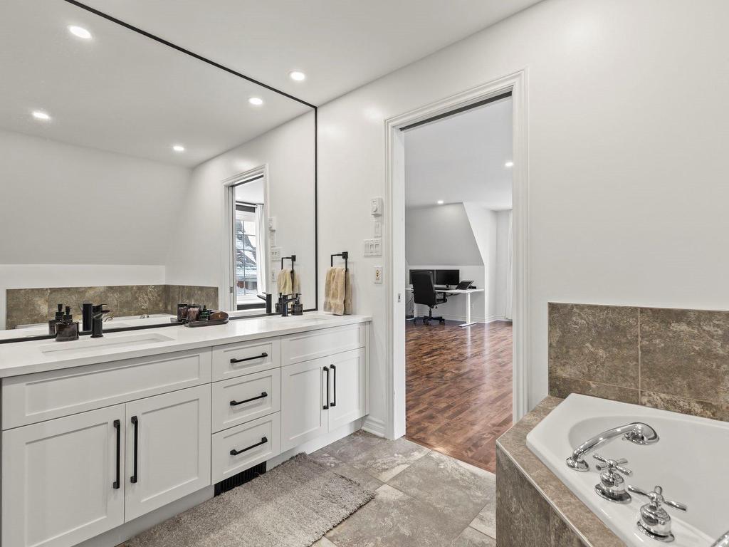 









2247


Rue Harriet-Quimby

,
Saint-Laurent (Montréal),




QC
H4R3E2

