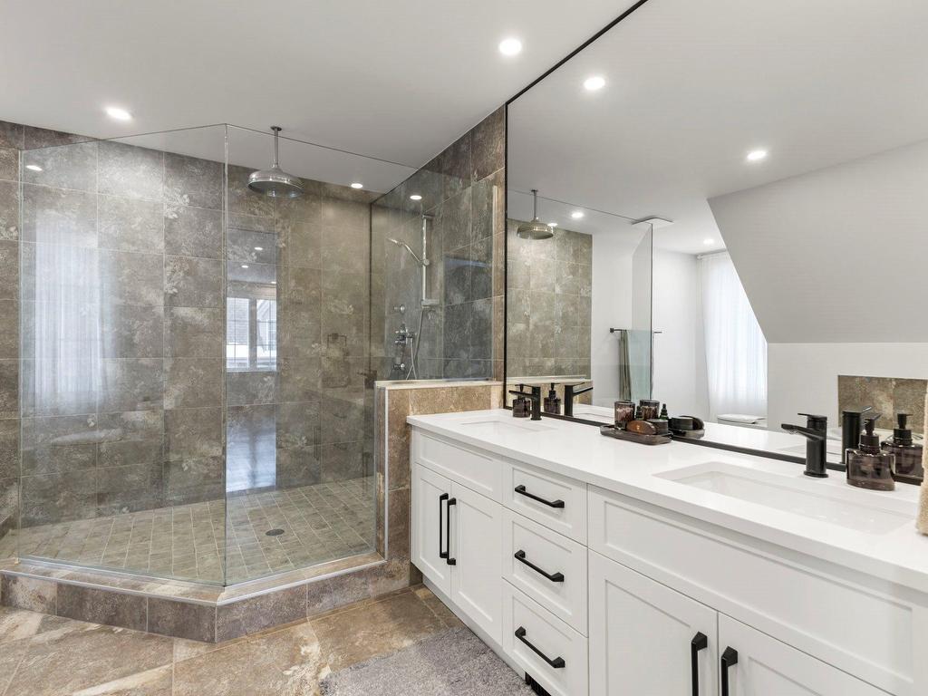 









2247


Rue Harriet-Quimby

,
Saint-Laurent (Montréal),




QC
H4R3E2

