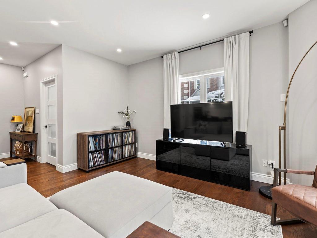 









2247


Rue Harriet-Quimby

,
Saint-Laurent (Montréal),




QC
H4R3E2

