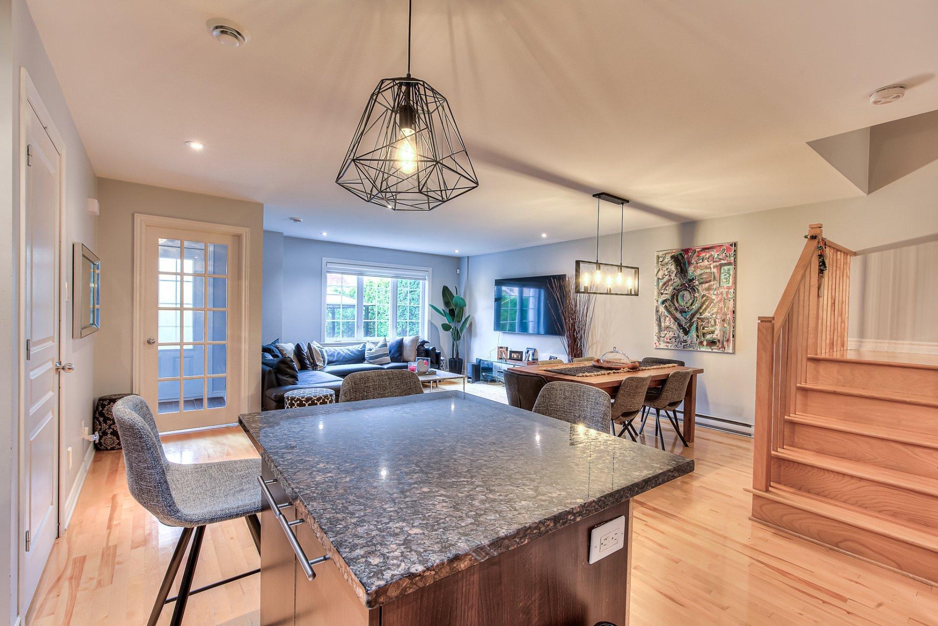 









3895


Rue Céline-Marier

,
Montréal (Saint-Laurent),




QC
H4R3N3

